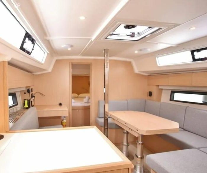 Oktana | Bavaria C42 photo 9