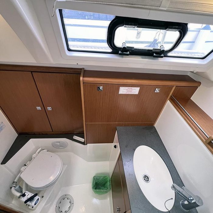 Jugo | Bavaria Cruiser 37 photo 13