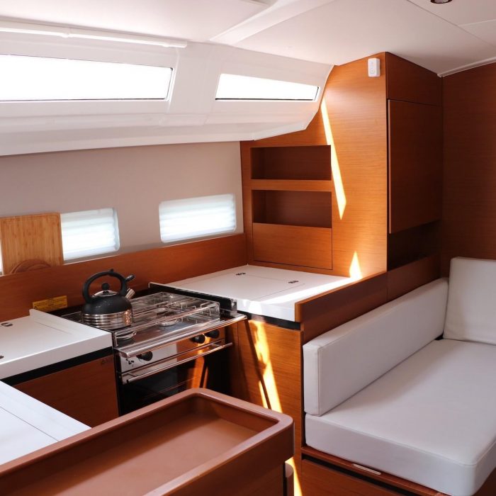 Shaken Not Stirred | Sun Odyssey 410 photo 6