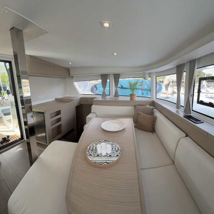 Bellatrix (A/C,Electric Heads) | Lagoon 42 photo 8
