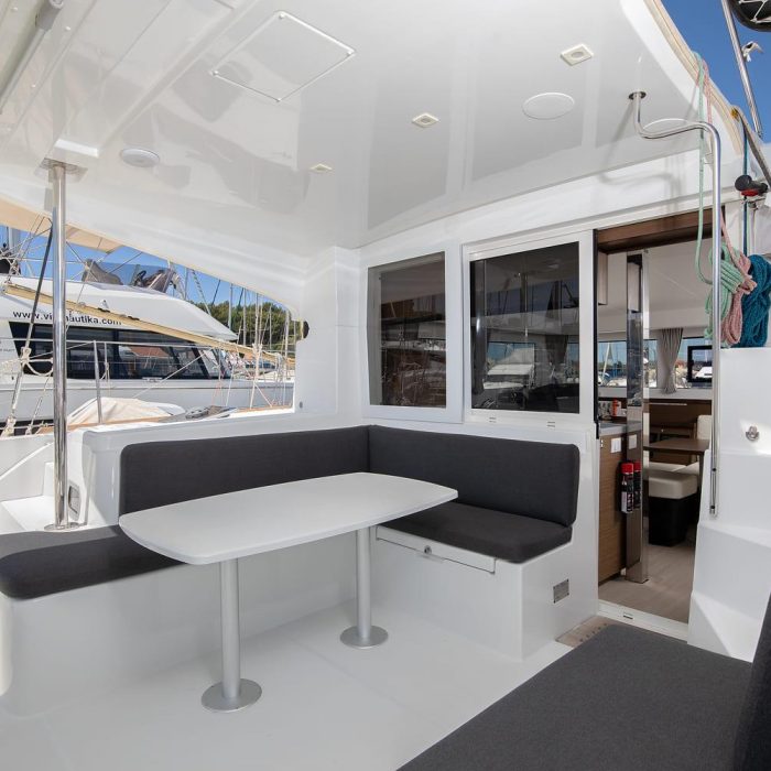 Yolo | Lagoon 40 photo 8