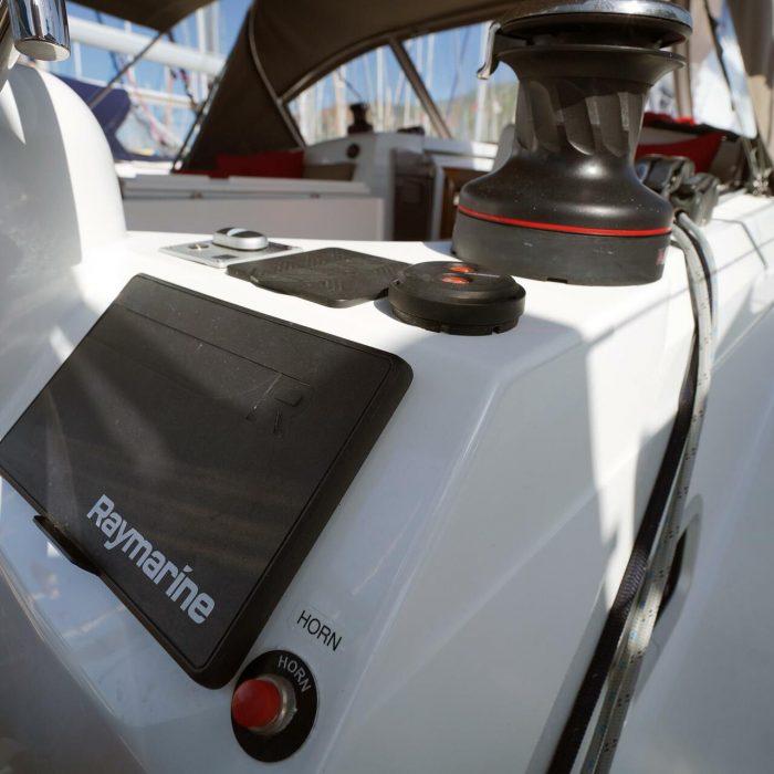 Free Me | Sun Odyssey 410 photo 12