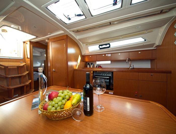MH 67 | Bavaria Cruiser 41 photo 11