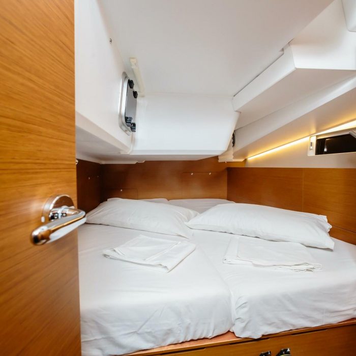 Chaos - Standard line | Sun Odyssey 490 photo 17