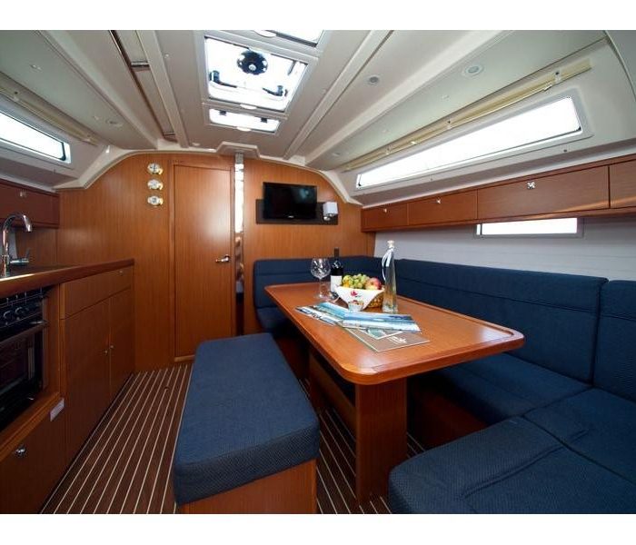 MH 65 | Bavaria Cruiser 41 photo 12
