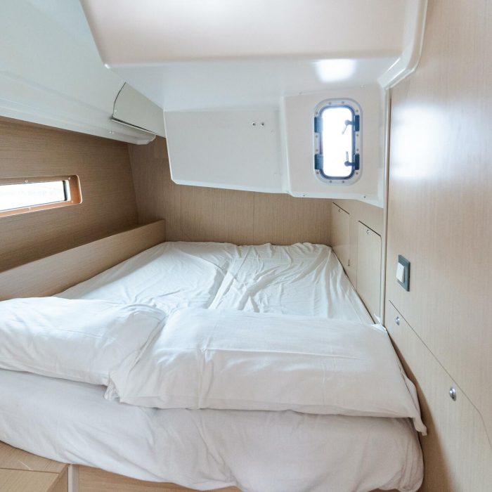 Clio - Standard Line | Oceanis 40.1 photo 14