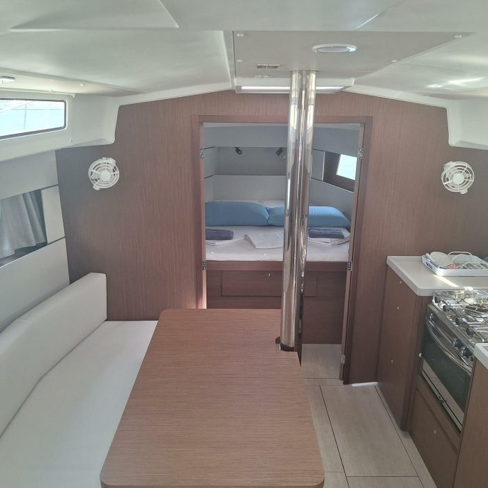 Pura Vida | Oceanis 38.1 photo 2