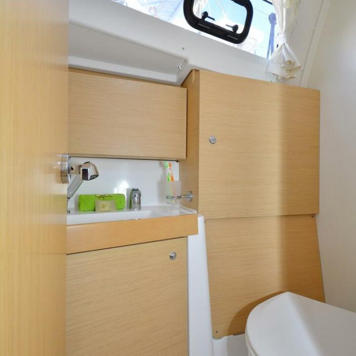 Hobbit | Oceanis 35 photo 27