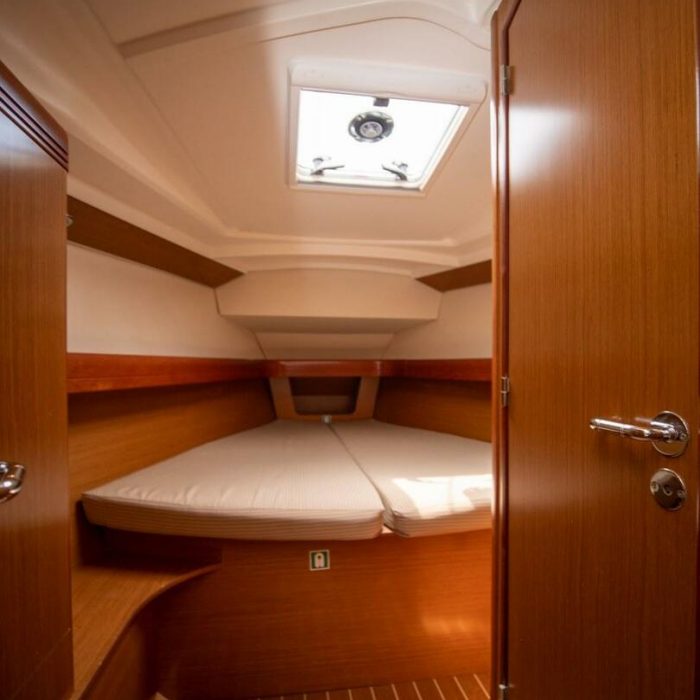 Mila | Sun Odyssey 42i photo 13