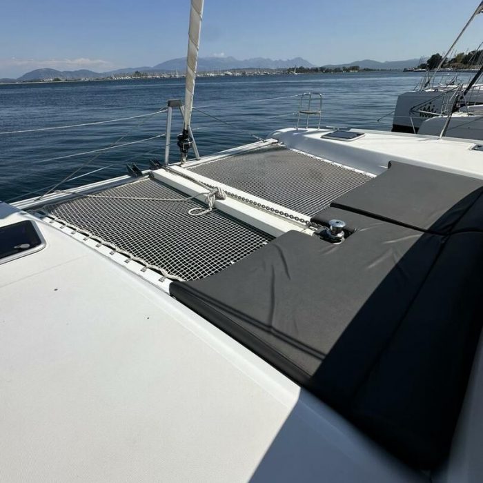 Magellan | Lagoon 42 photo 3