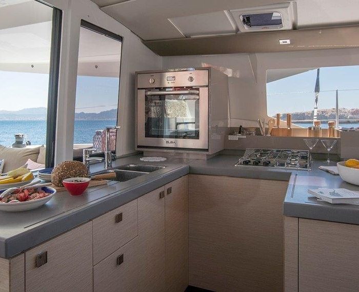 Fortunata | Fountaine Pajot Astrea 42 photo 13