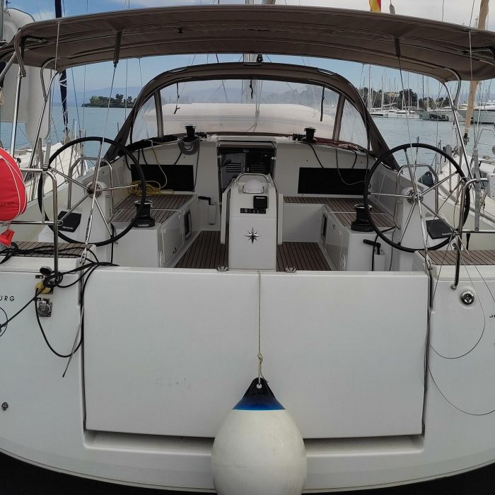 White Pearl | Sun Odyssey 490 photo 3