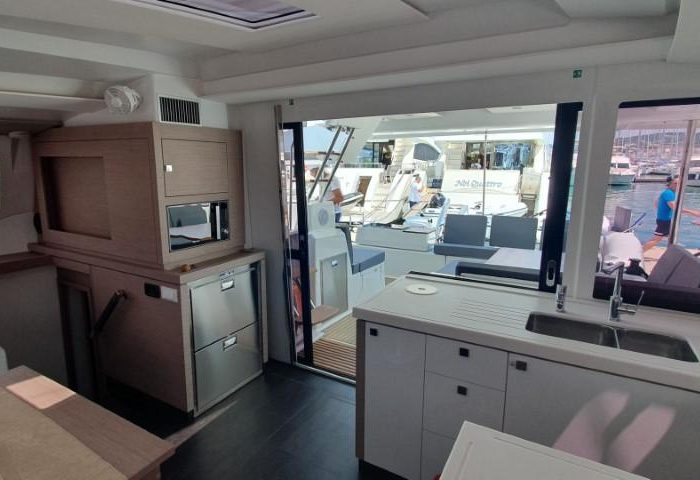 Crazy Diamond | Fountaine Pajot Astrea 42 photo 6