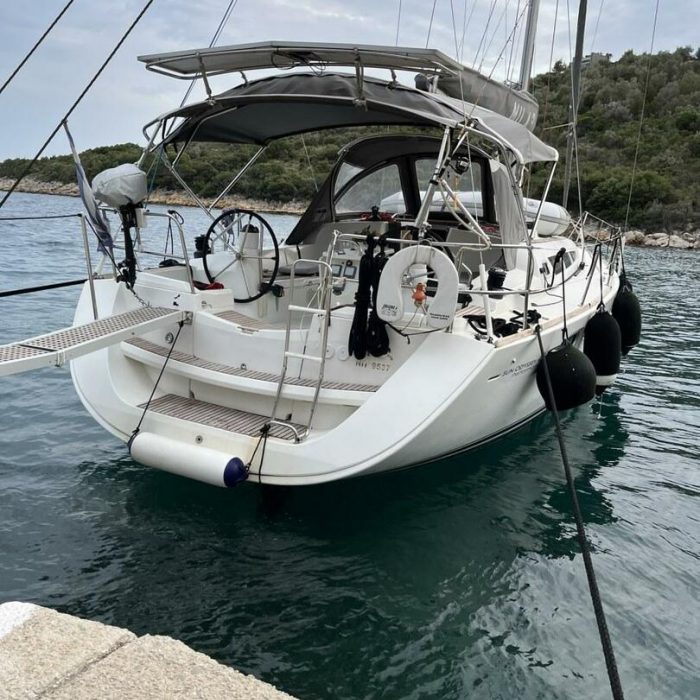 Mila | Sun Odyssey 42i photo 7