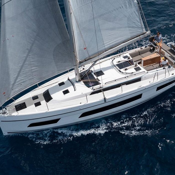 Madona | Dufour 41 photo 1