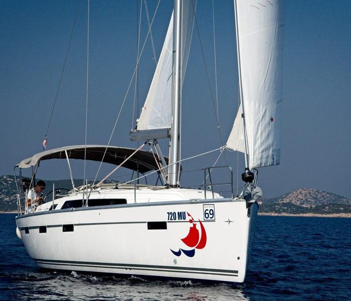 MH 74 | Bavaria Cruiser 41 photo 2