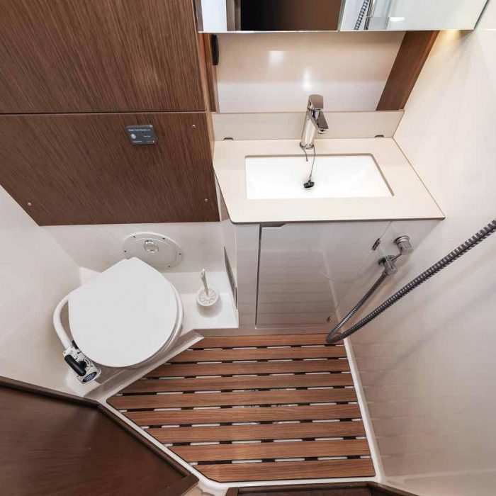 Aquila | Bavaria C46 photo 28