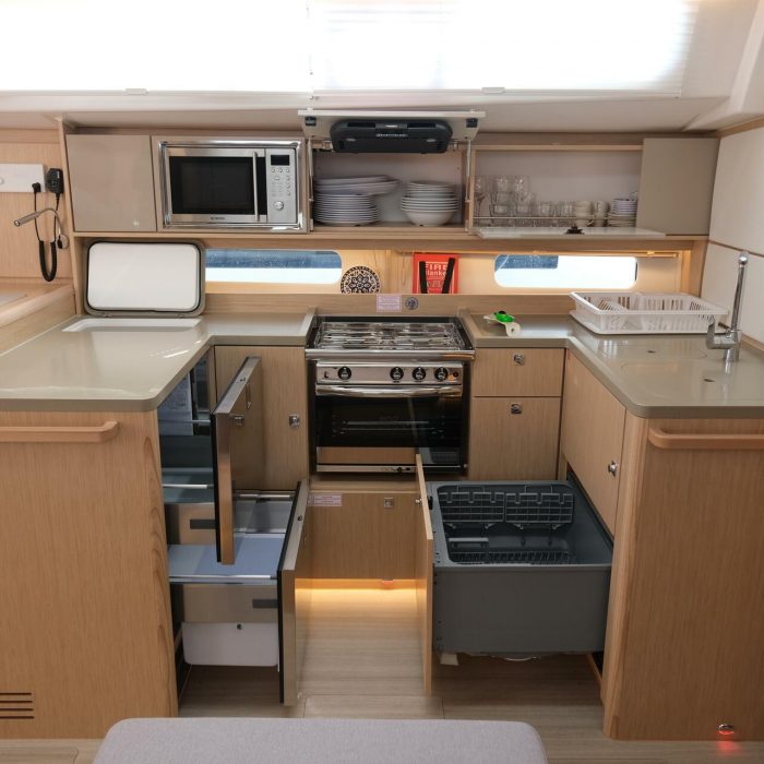 Daviana | Bavaria C46 photo 14
