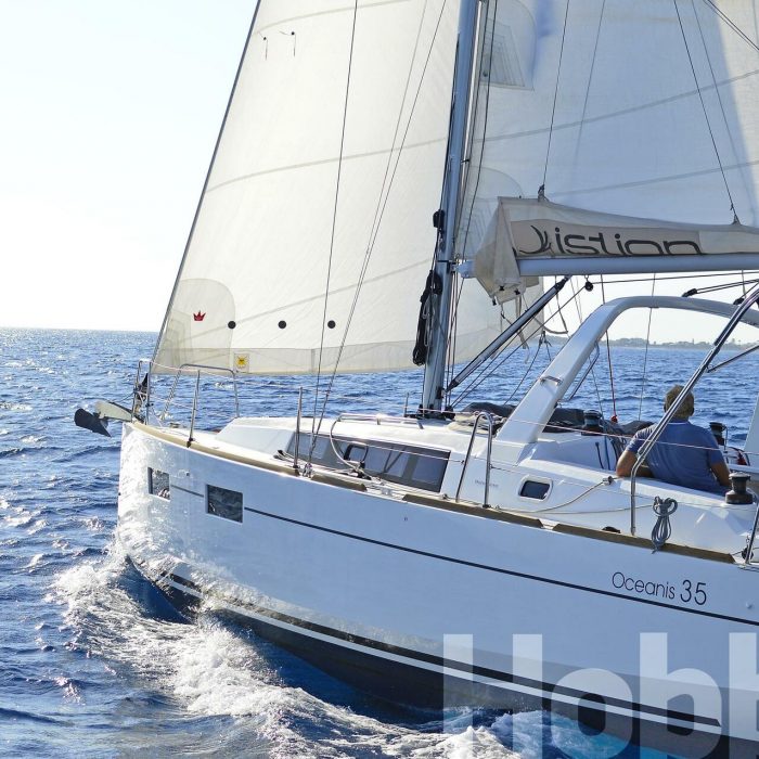 Hobbit | Oceanis 35 photo 3