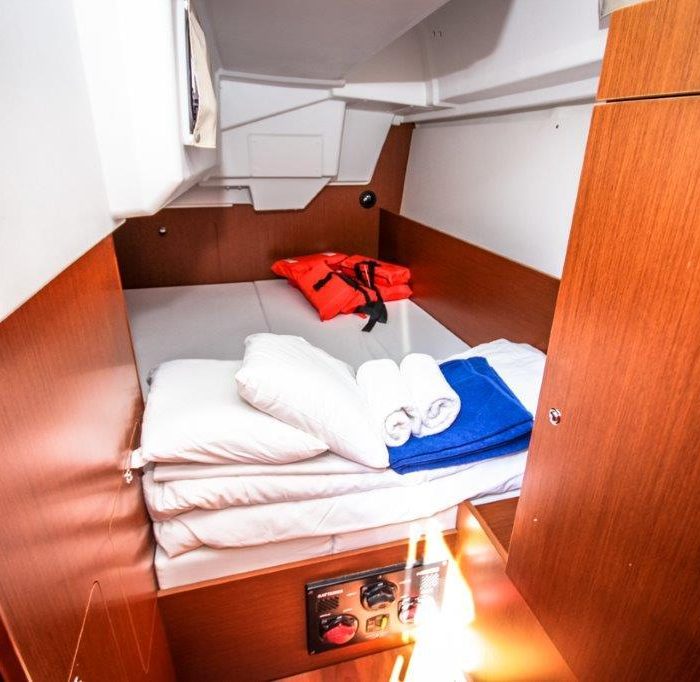 Dalmar | Oceanis 35 photo 10