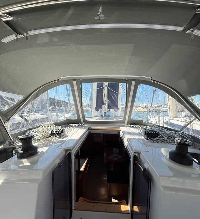 The Cat | Bavaria C38 photo 8