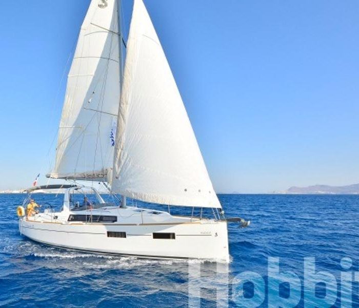Hobbit | Oceanis 35 photo 6