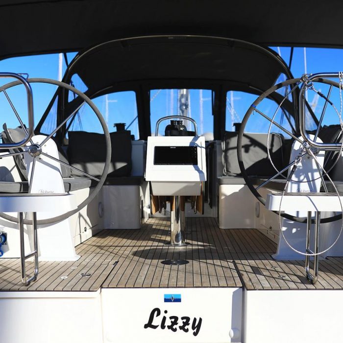 Lizzy | Bavaria C42 Style photo 9