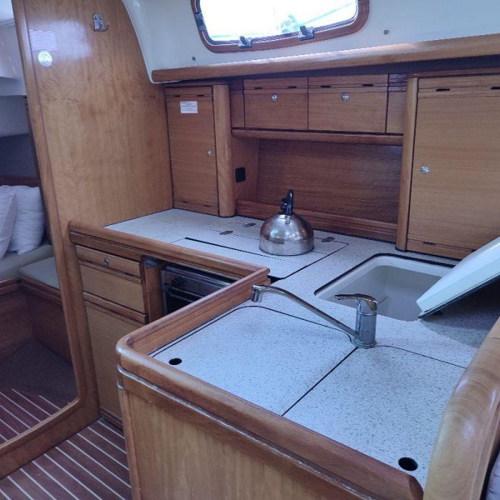 Big Blue Horizon | Bavaria 37 Cruiser photo 4