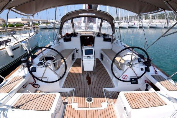 Blue Moon | Sun Odyssey 449 photo 2