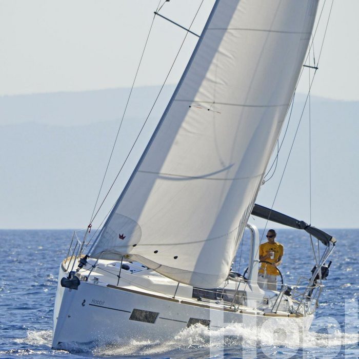 Hobbit | Oceanis 35 photo 10