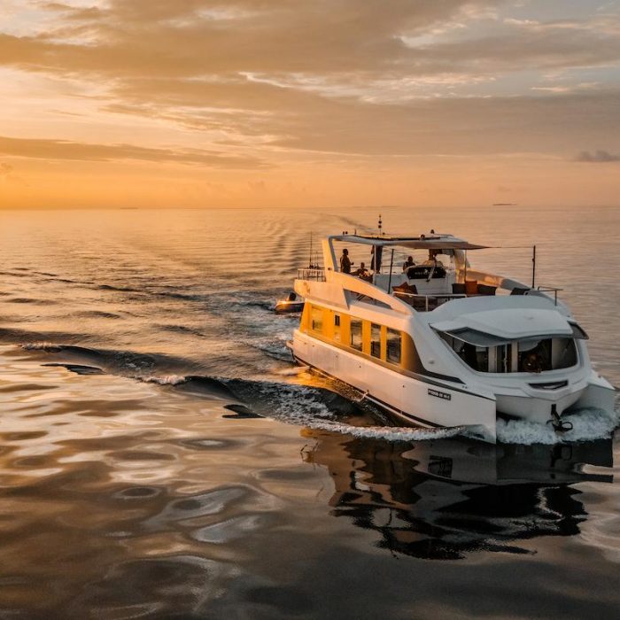 Over Reef | Power Catamaran photo 14