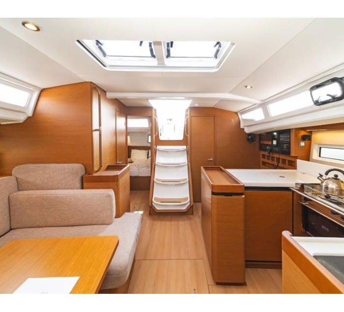 Aurelia | Sun Odyssey 440 photo 2