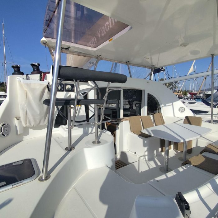 Whooper | Lagoon 380 photo 6