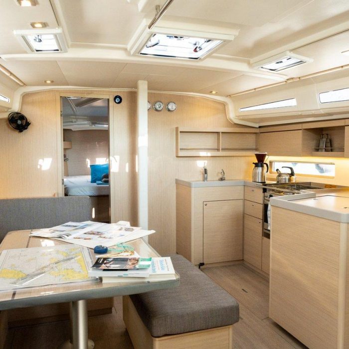 Champagne | Oceanis 40.1 photo 6