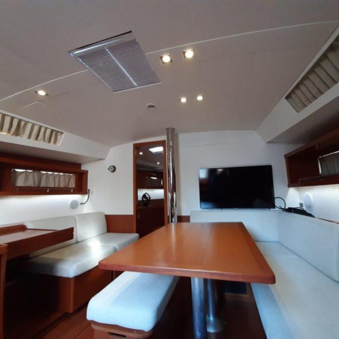 Storm Dancer 1 | Oceanis 45 photo 10