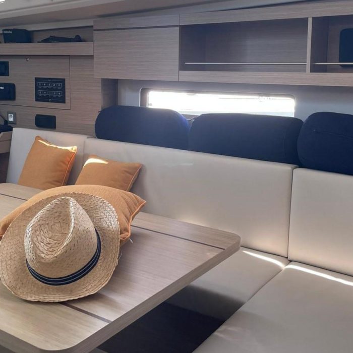 Wing II | Oceanis 40.1 photo 8