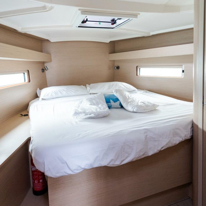 Clio - Standard Line | Oceanis 40.1 photo 16