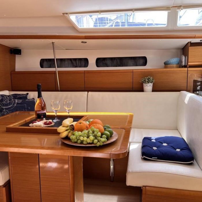 LADY LINDA | Sun Odyssey 439 photo 4
