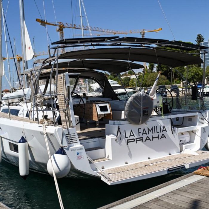 La Familia | Dufour 470 photo 12