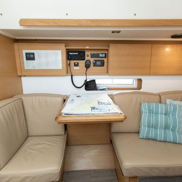 LINA 2020 (new sails 2024., air condition) | Elan E5 photo 10