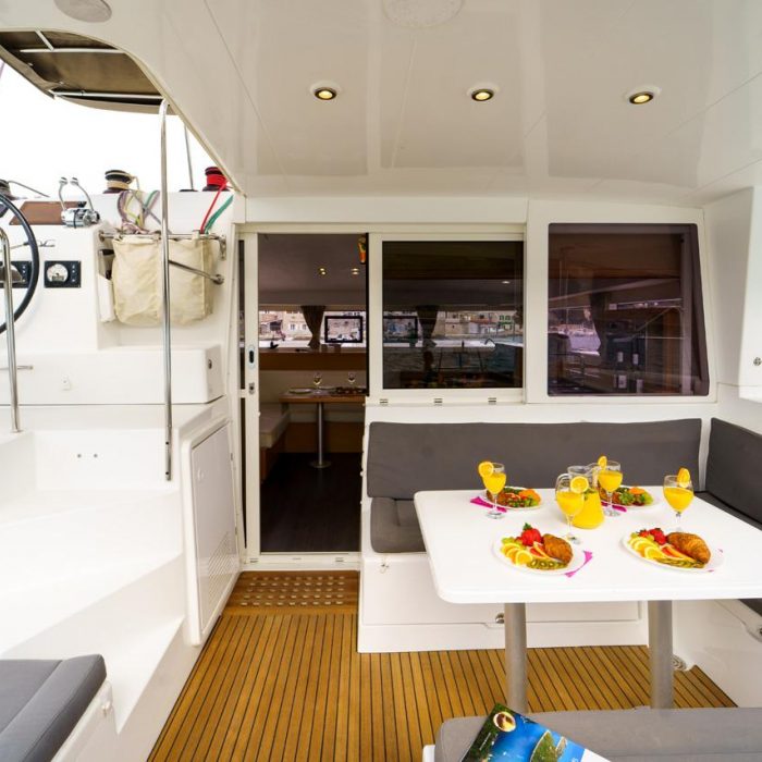 Miss Moneypenny | Lagoon 400 S2 photo 10
