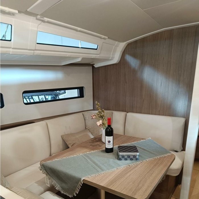 Myriana | Sun Odyssey 415 photo 10