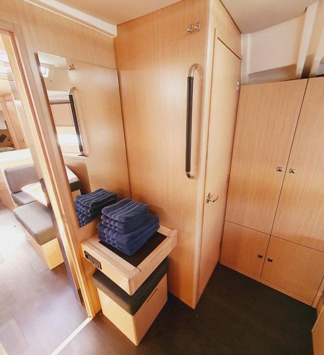 Novara | Bavaria C50 Style photo 15