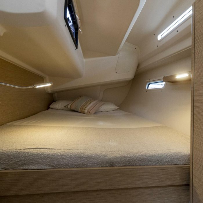 Tecla - Water maker, Solar Panel - BOTH SAILS triradial, Retractabile Bow Trust | Hanse 388 photo 10