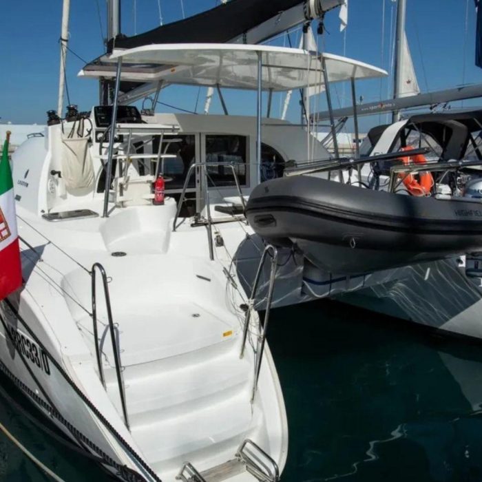 Ploto | Lagoon 380 photo 6
