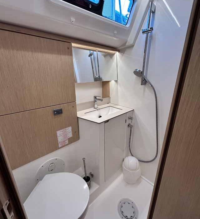 Penelope | Bavaria C46 photo 24