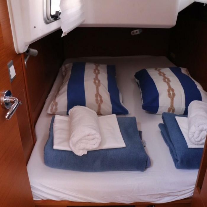 Shaken Not Stirred | Sun Odyssey 410 photo 5