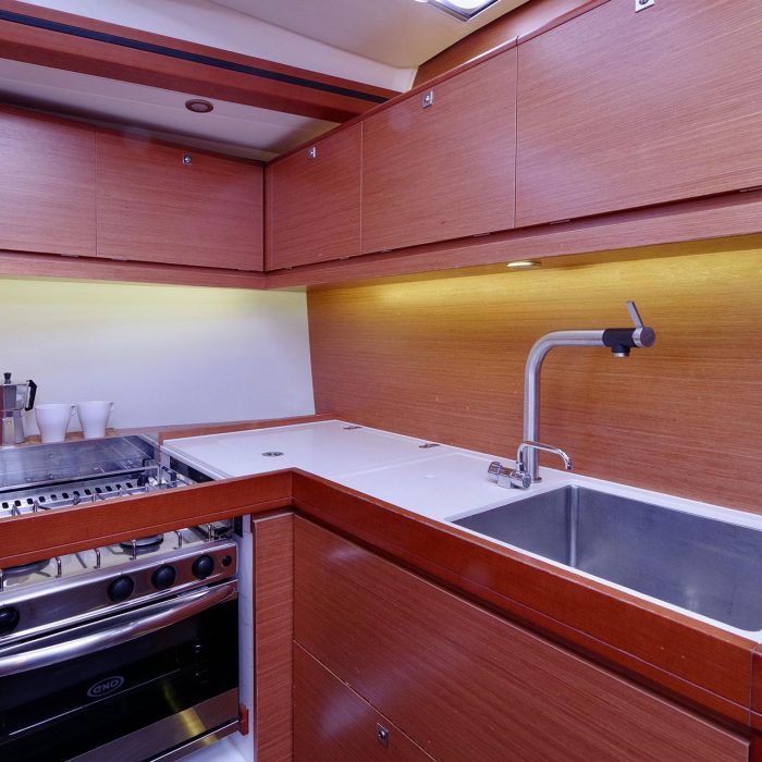 Stella - Water maker, Solar Panel | Dufour 520 Grand Large photo 8