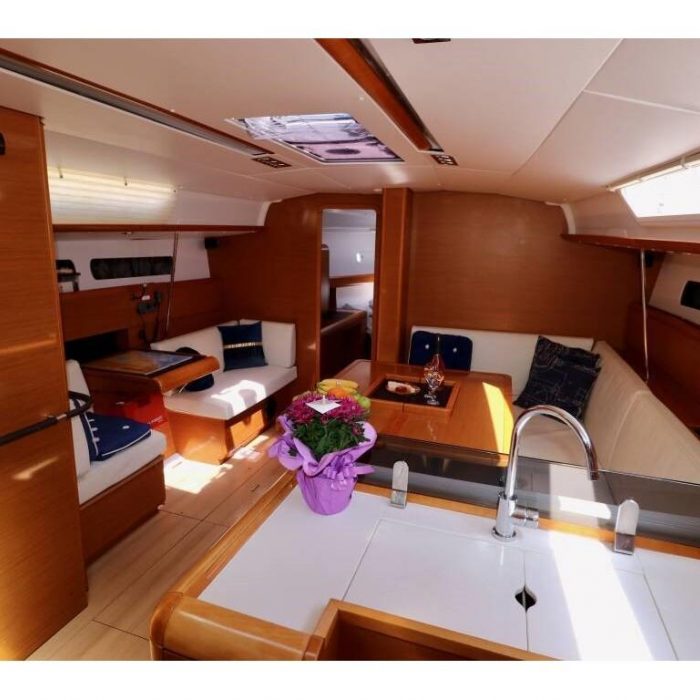 LADY LINDA | Sun Odyssey 439 photo 2