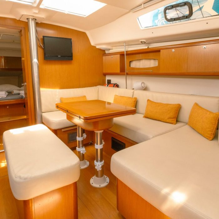 Premium | Oceanis 40 photo 21